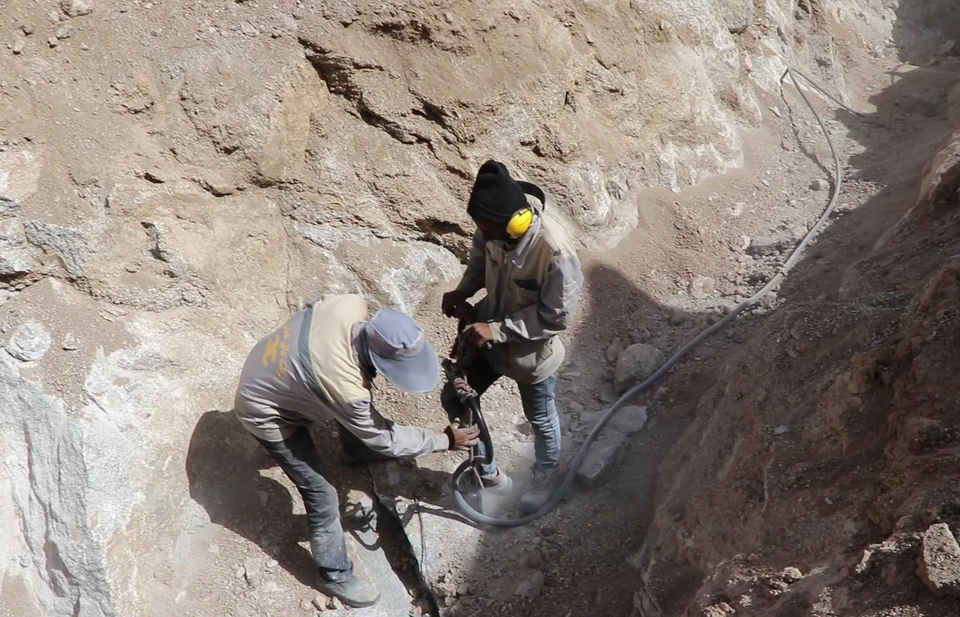 حفاری سنگ و جزئیات عملیات مهندسی